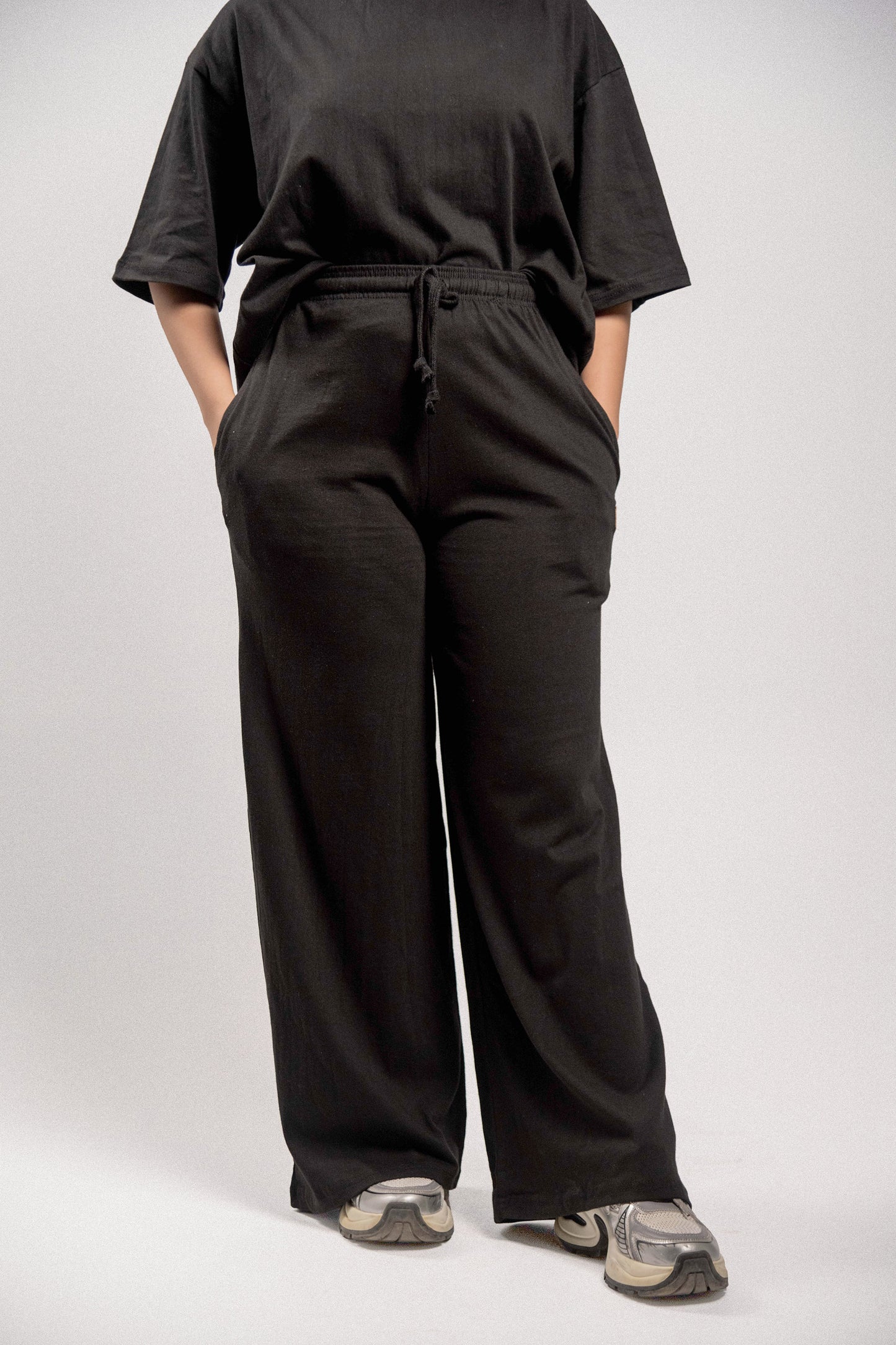Pretty Solid Trouser — Black (Wide Legged Women)